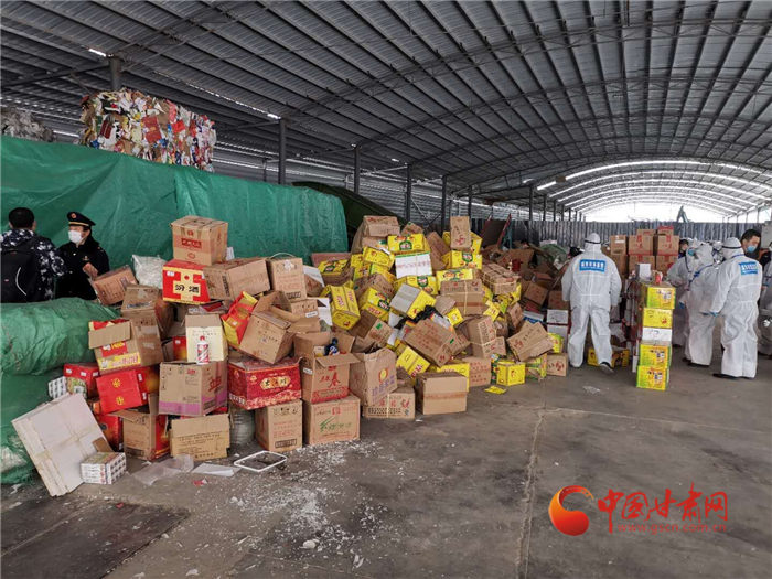 蘭州七里河區(qū)市場監(jiān)督管理局“3 .15”行動(dòng)銷毀11萬元罰沒物資