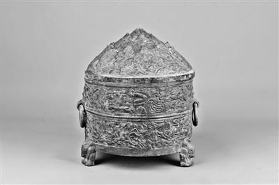 平?jīng)霾┥缴w神獸紋銅樽，東漢人向往過(guò)上神仙生活的印跡