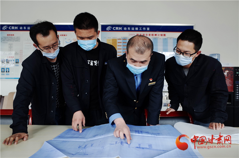 用奮斗的青春護(hù)航高鐵——記全國鐵路勞動(dòng)模范、蘭西動(dòng)車運(yùn)用所副所長(zhǎng)張學(xué)東