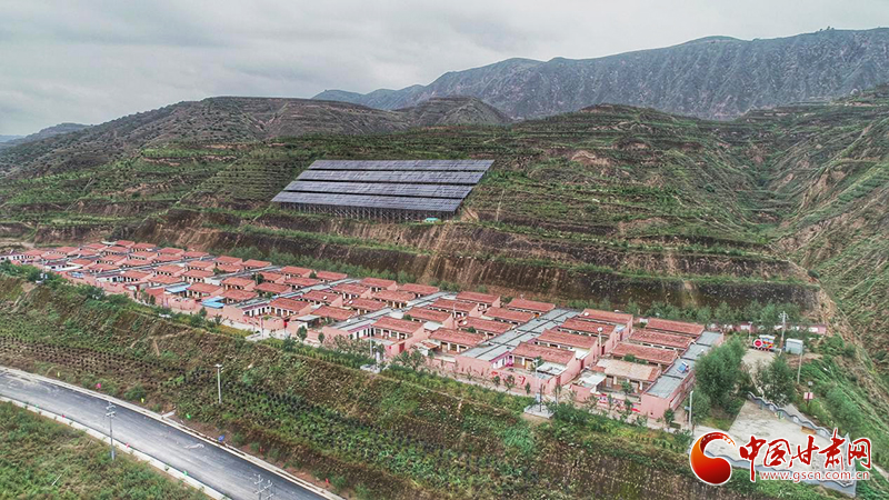 【跟著總書記看甘肅】布楞溝村：水引來了，路修通了，新農(nóng)村建起來了（圖）