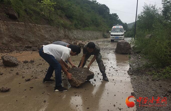 康縣長壩鎮(zhèn)：鏟車、120合力“逆行”救援群眾  