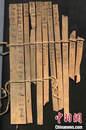 圖為藏于敦煌博物館內(nèi)的漢代簡(jiǎn)牘。敦煌市委宣傳部供圖