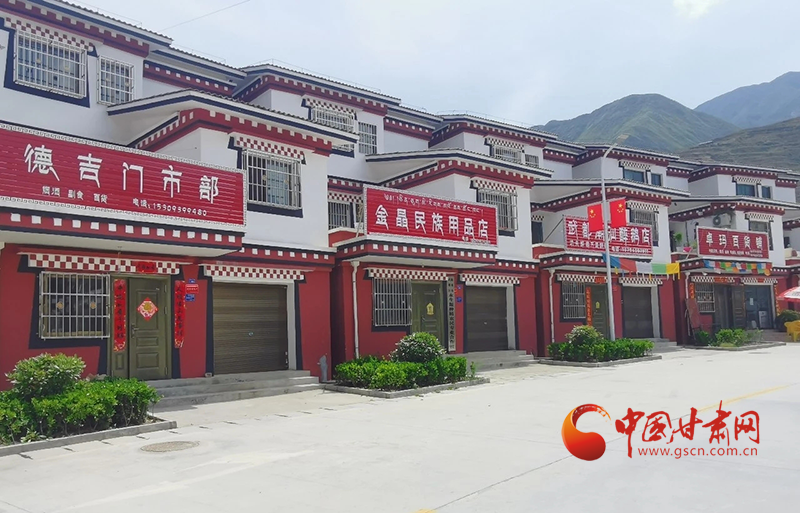 武都坪埡鄉(xiāng)：美麗安置區(qū) 綻放“幸?；ā?>
        </a><em>武都坪埡鄉(xiāng)：美麗安置區(qū) 綻放“幸?；ā?/em></li>
    <li><a  target=