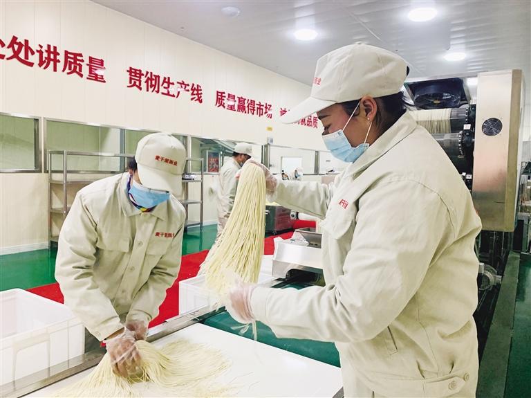 蘭州市規(guī)?；懊鏃l加工項(xiàng)目”投入運(yùn)營 將配送到市區(qū)280多家直營店