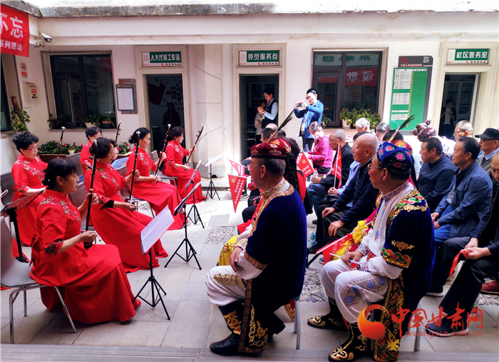 蘭州：社區(qū)搭建百姓大舞臺(tái) 歡樂的歌兒獻(xiàn)給黨