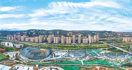 平?jīng)鲶w育運動公園項目三座場館主體結(jié)構已經(jīng)成型