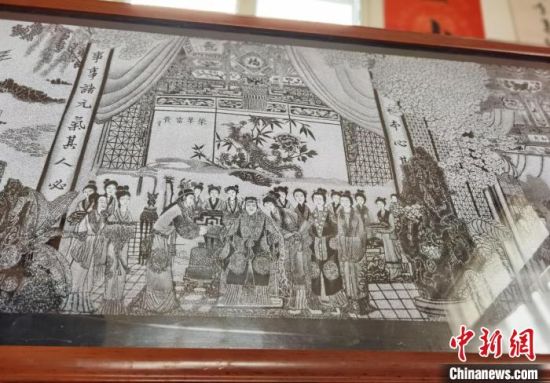 圖為陶世清的影雕作品?！钅?攝