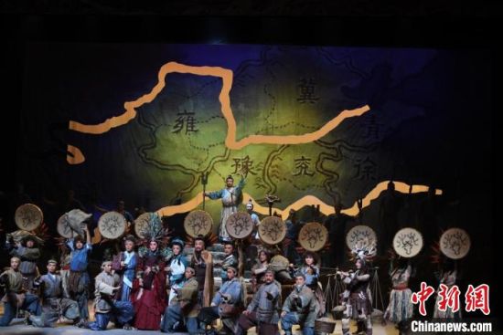 作為隴劇“梅花”，雷通霞在《大禹治水》中甘當(dāng)“綠葉”，該劇推出后，反響十分熱烈。(資料圖) 楊艷敏 攝