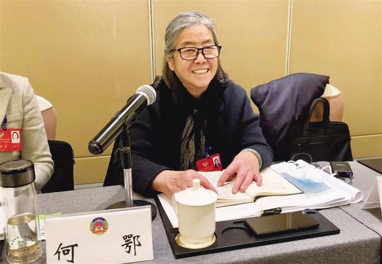 【委員風采】“明星委員”何鄂的三個“幸?！?>
        </a><em>【委員風采】“明星委員”何鄂的三個“幸?！?/em></li>
    <li><a  target=