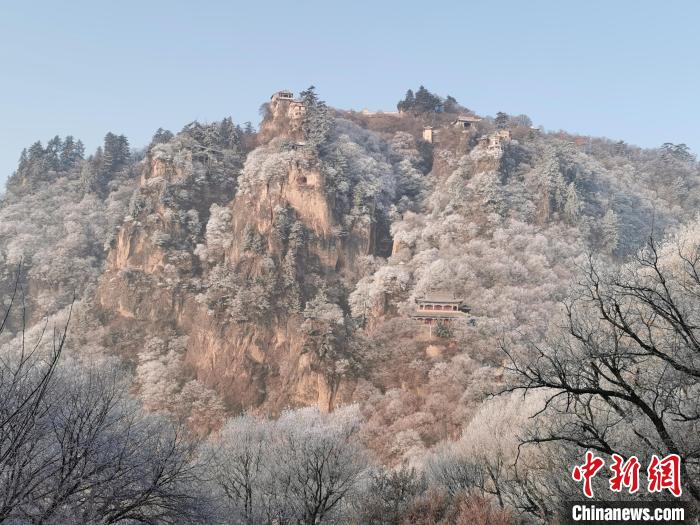 圖為崆峒山霧凇景色?！⌒煺袢A 攝