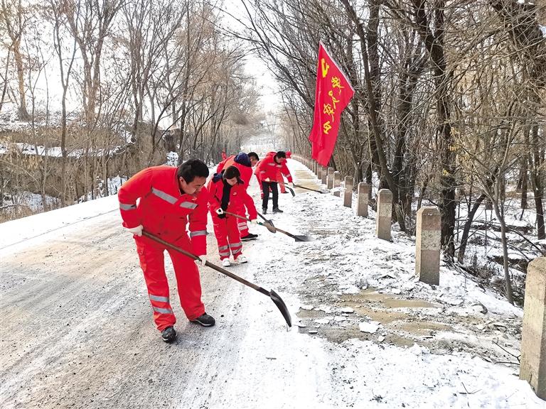 臨夏州東鄉(xiāng)公路段開(kāi)展“打冰防滑、黨員先行”主題黨日活動(dòng)
