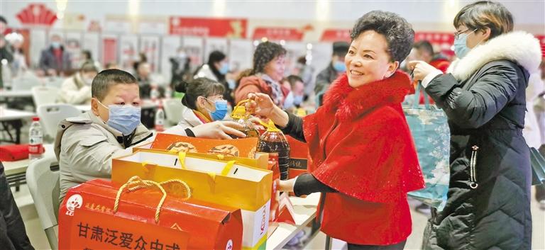 身殘志堅(jiān)的郭淑芳與愛同行37年 點(diǎn)一盞燈，照亮別人也照亮自己