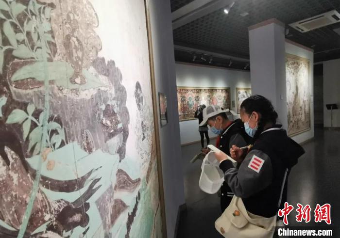 圖為學生參觀敦煌藝術館。(資料圖) 蘭州大學附屬學校供圖