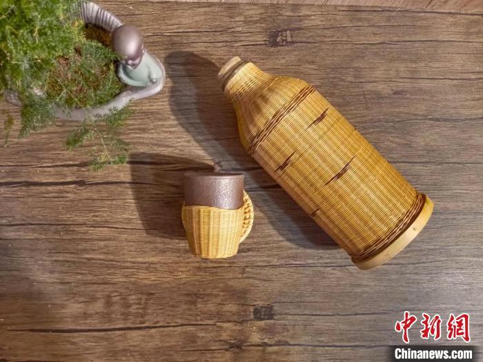 圖為竹編暖壺套。(資料圖) 甘肅省非遺保護中心供圖