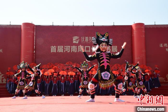 圖為首屆周口伏羲書展開幕式表演。　梁照曾 攝