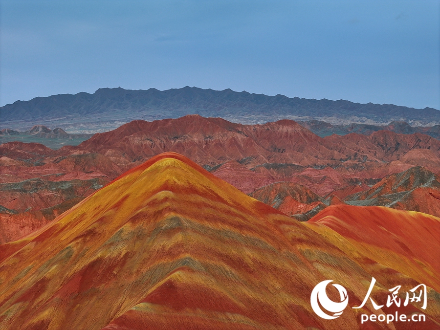 雨后的七彩丹霞，顏色格外艷麗。人民網(wǎng)記者 李根攝