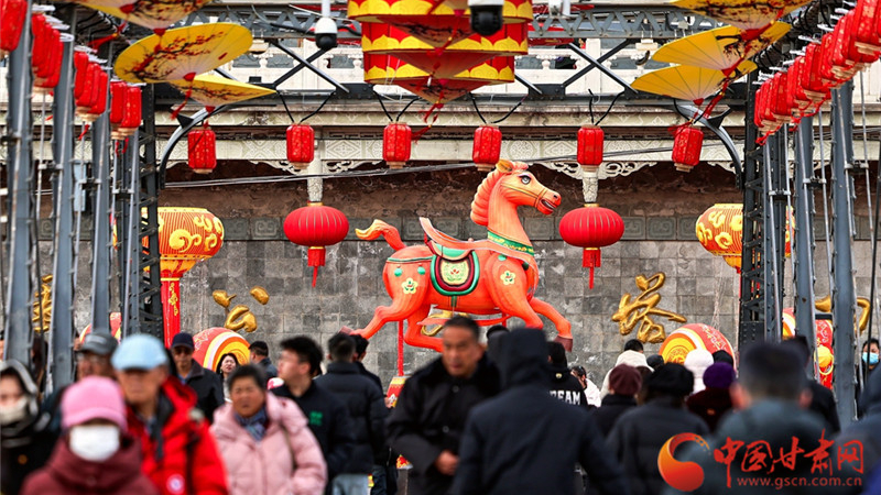 新春走基層|蘭州：萬(wàn)盞燈火映黃河 一城歡喜迎馬年